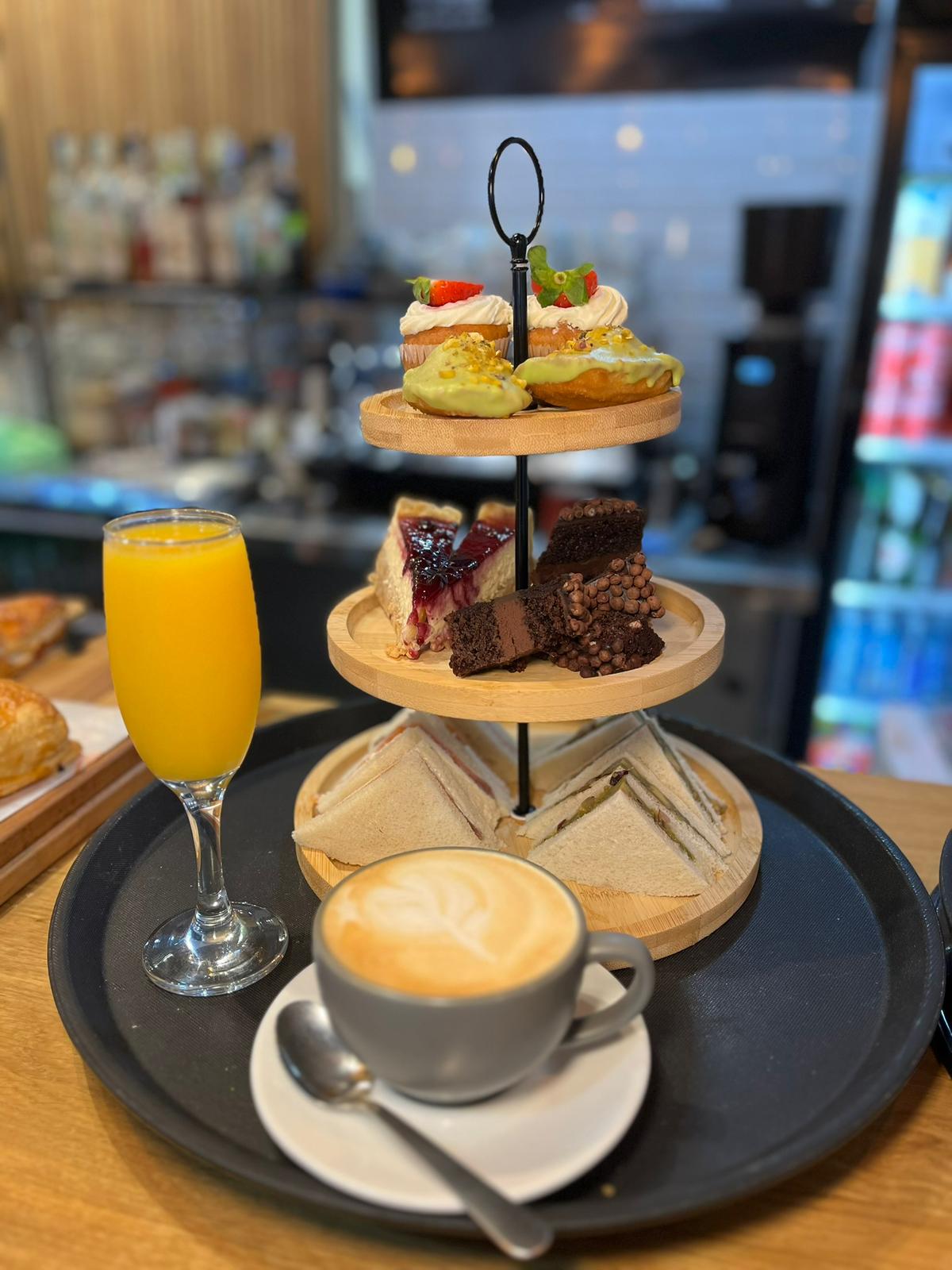 Cantilly valencia merienda tower